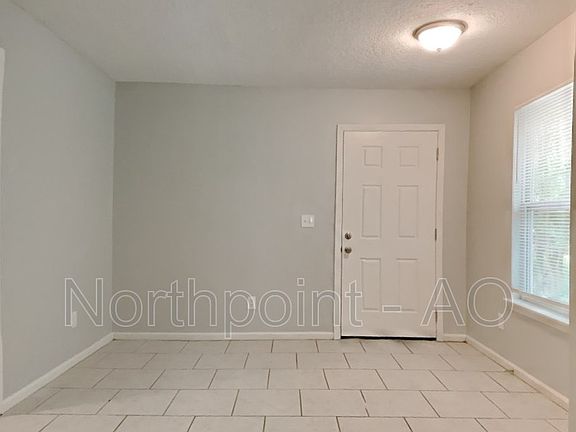 5th image of 916 Prospect St