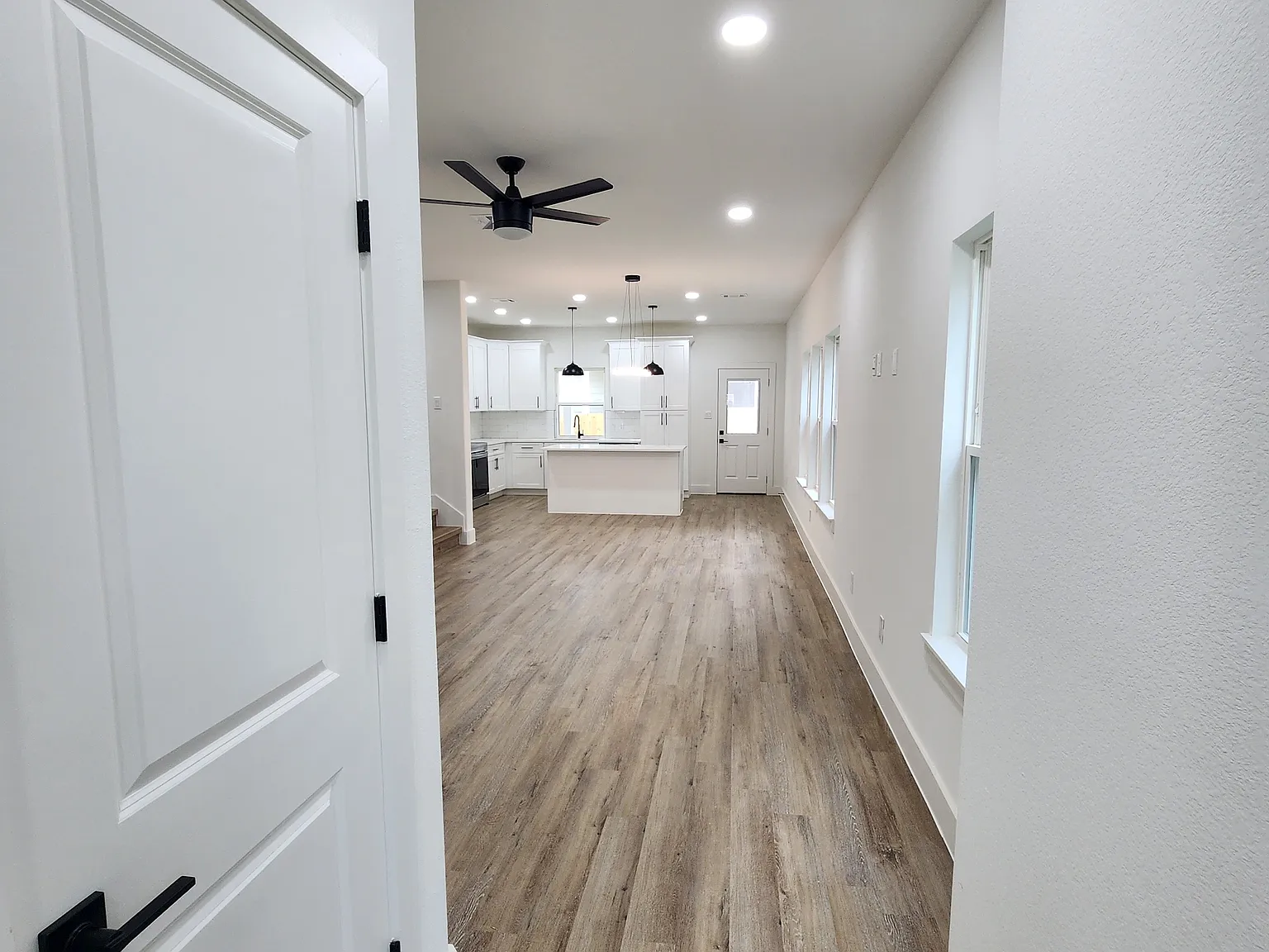 3 bed, 2.5 bath, 1550 sqft, $1,800 — Photo 3
