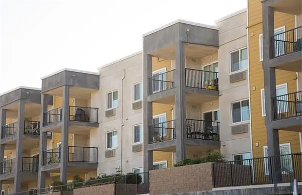 2 bed, 786 sqft, $2,555 — Photo 2