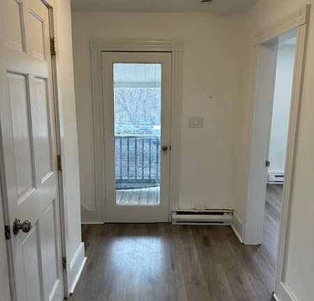 5th image of 252 Spring St