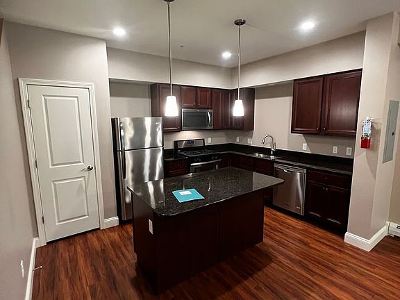 3rd image of 109 Churchill St Unit 107