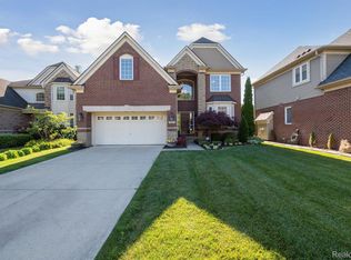 2615 Lauren Ct, Royal Oak, MI