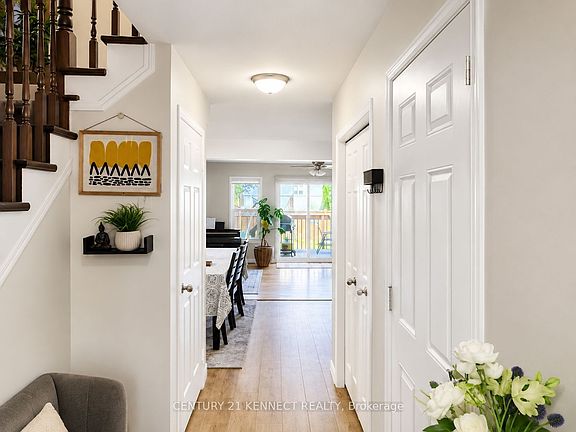 3rd image of 598A Goldthread St