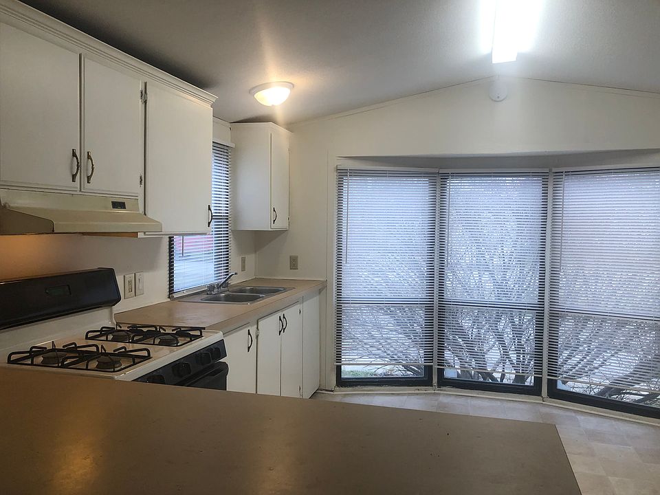 1st image of 5 Oak Blvd