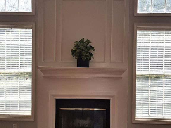 4th image of 3688 Winthrop Dr