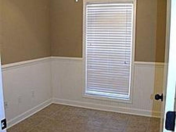 5th image of 304 Valley Chase Dr #1