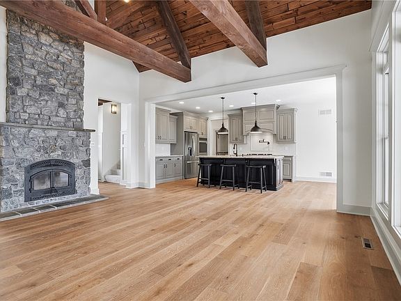 5th image of 103 Vista Ct