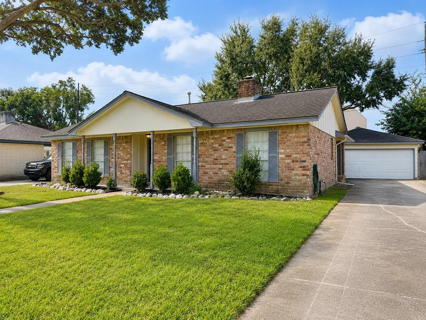 3 bed, 2.0 bath, 1795 sqft, $1,900 — Photo 2