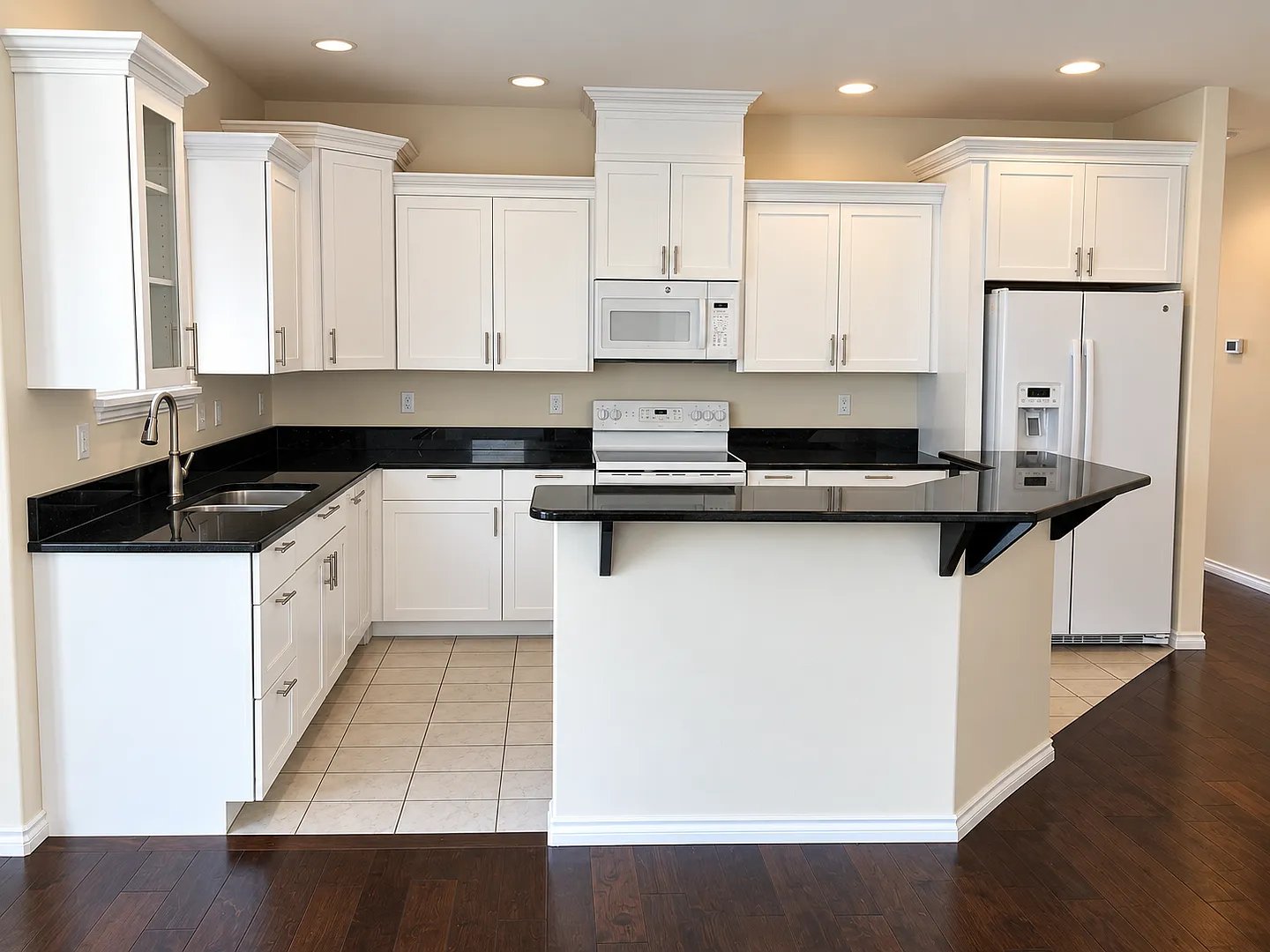 5 beds/3 baths! Spacious single family home in Sunnyslope! — Photo 4