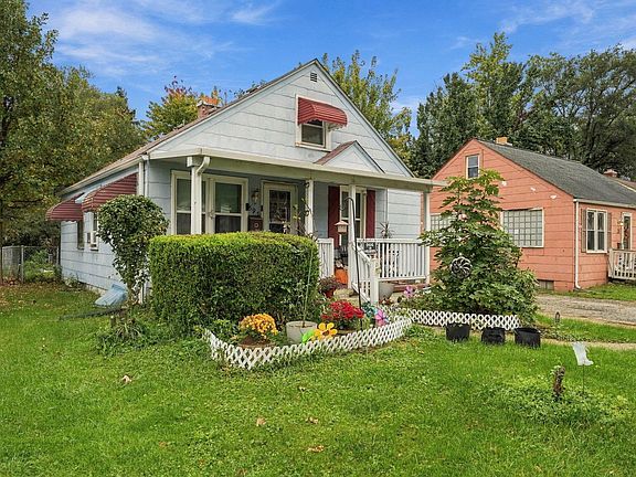 2nd image of 595 S Waverly St