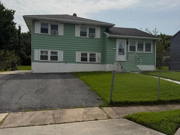 135 Karlyn Dr, New Castle, DE 19720