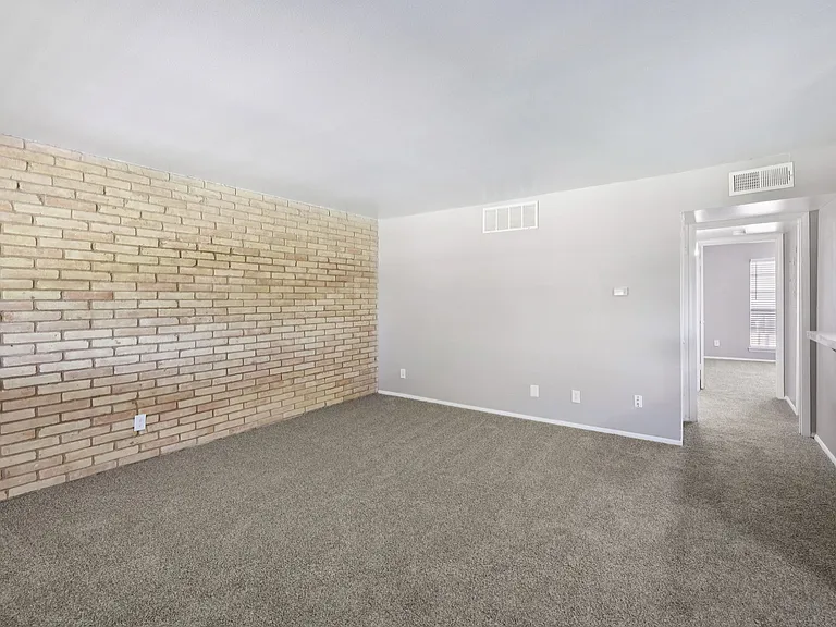 Premier Gardens Apartments — Photo 43