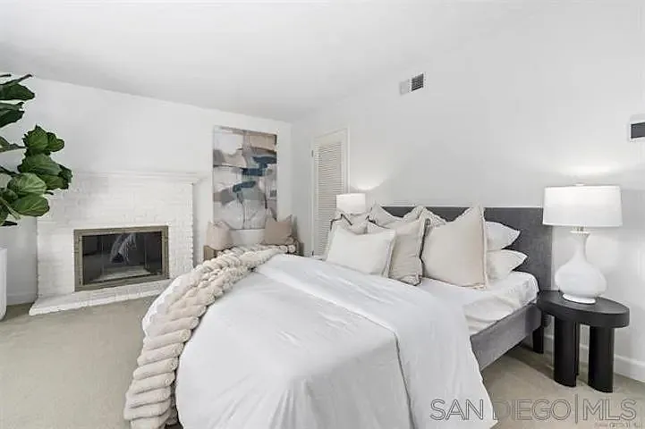 445 Avenida Primavera — Photo 14