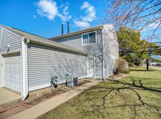 500 Meadow Green Ln, Round Lake Beach, IL