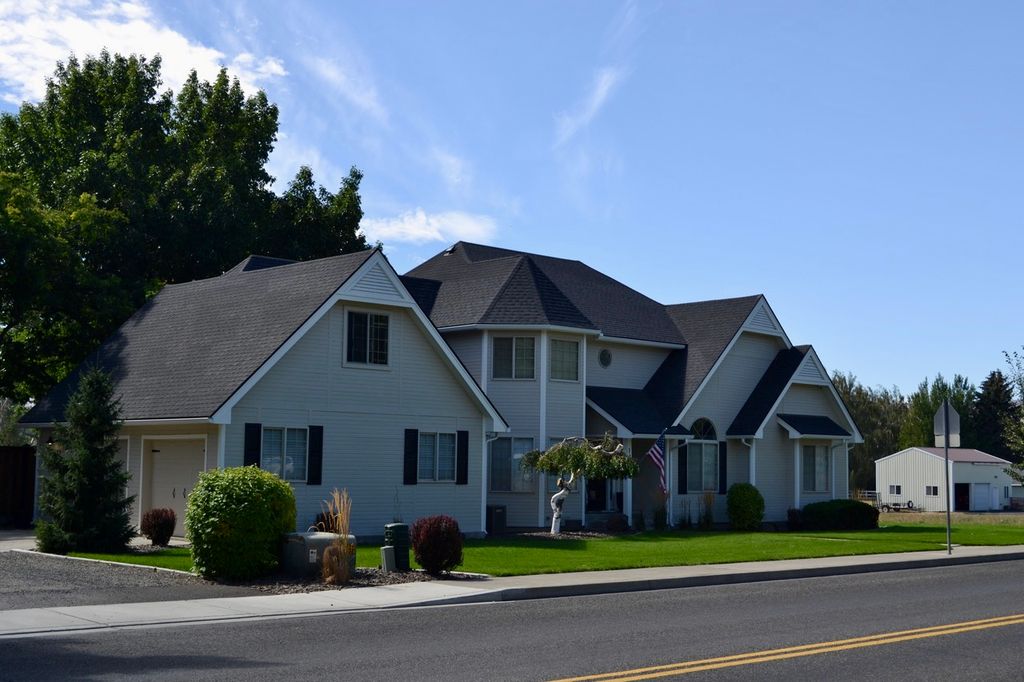 1022 E Capitol Ave - Property Image