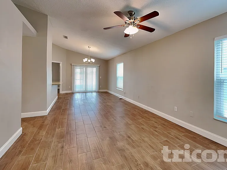 310 Diamond Ridge Blvd — Photo 2
