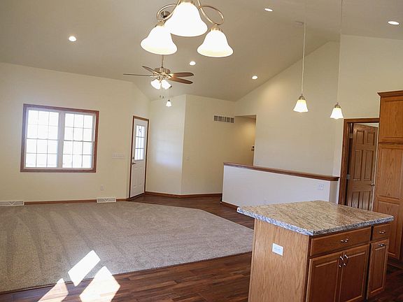 2nd image of 3912 Creekside Dr