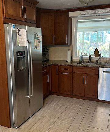 4th image of 35 Chestnut Cir