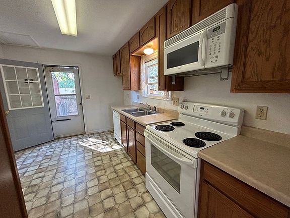 5th image of 1015 E Fremont Ave