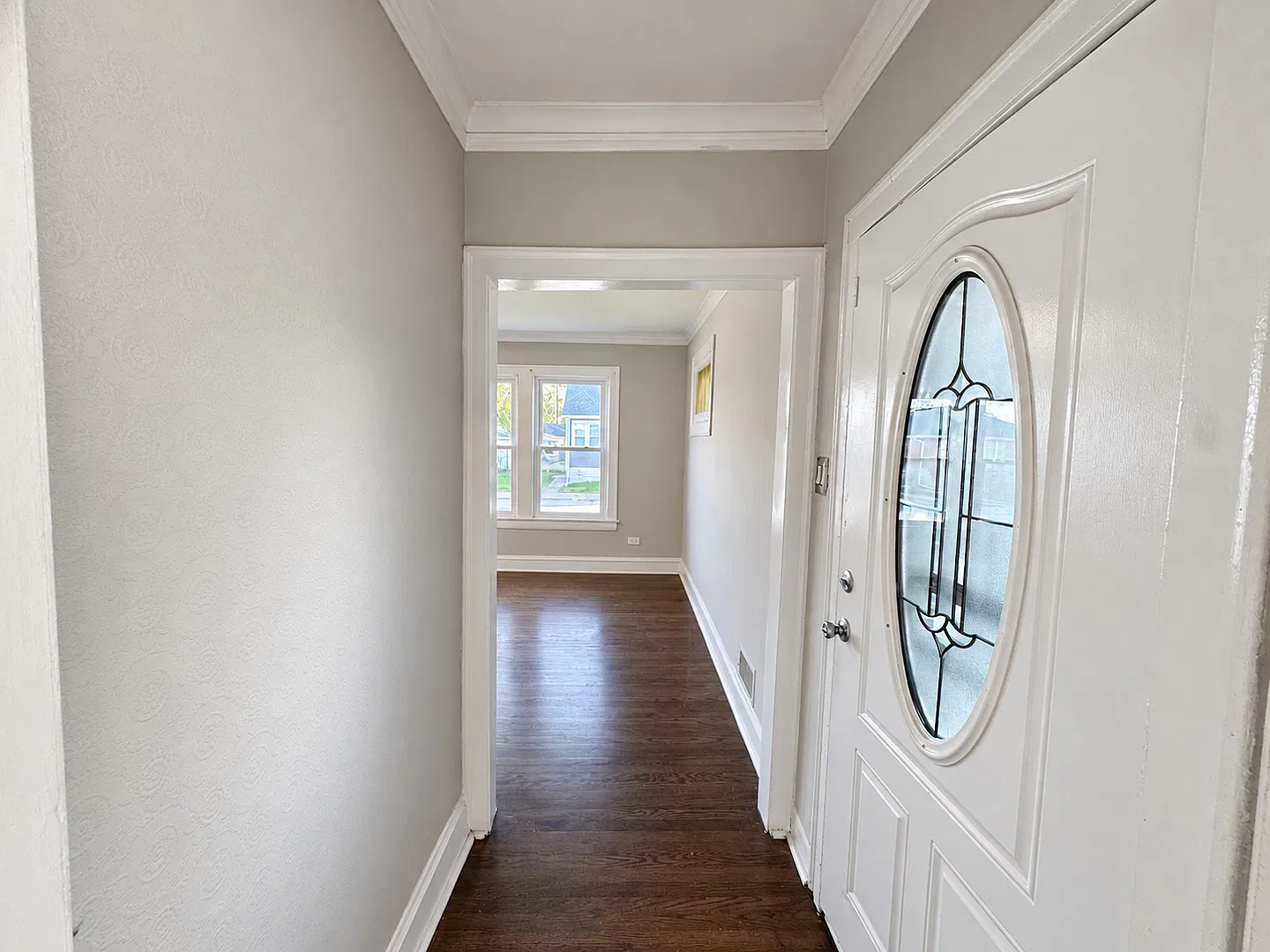 3 bed, 1350 sqft, $2,500 — Photo 3