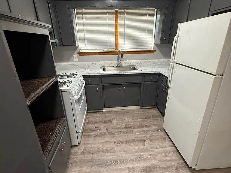 2320 W Garfield Blvd — Photo 18
