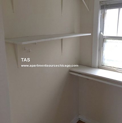 3rd image of 5947 N Paulina St #1