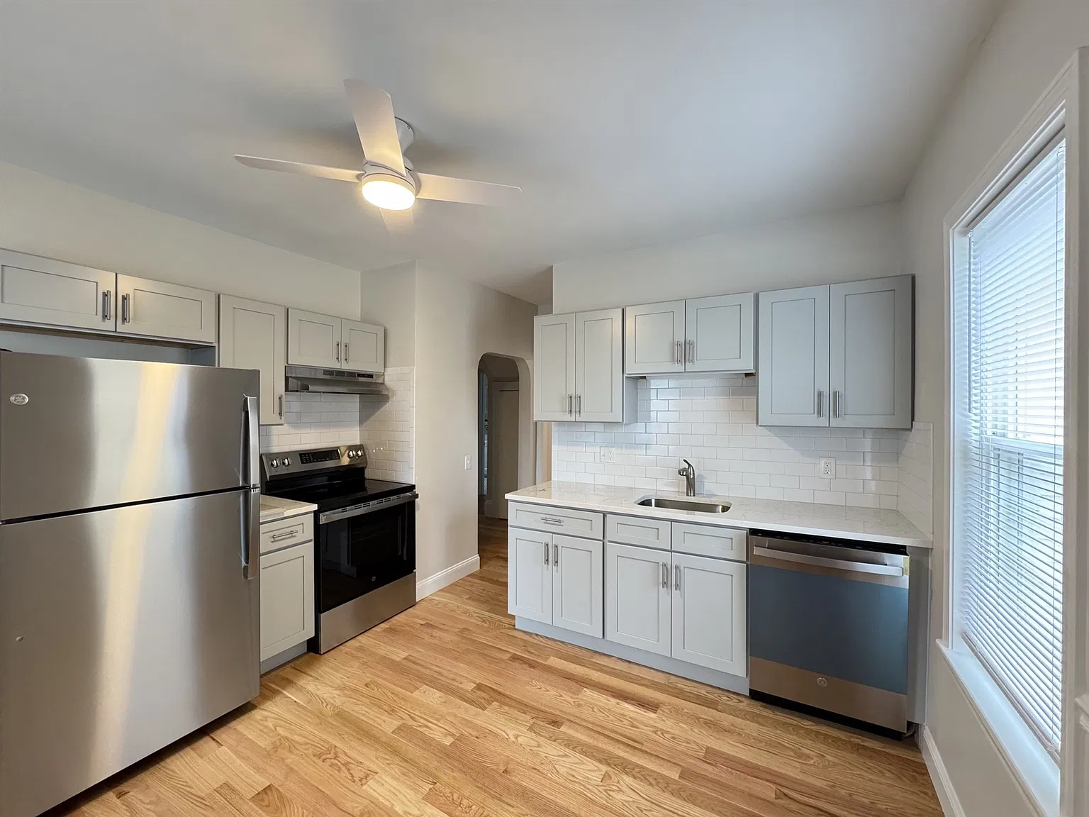 2 bed, 1000 sqft, $2,700 — Photo 4