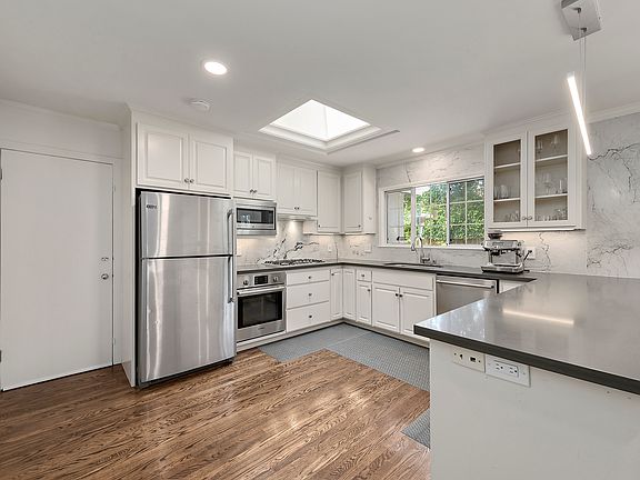 5th image of 645 Woodland Ave