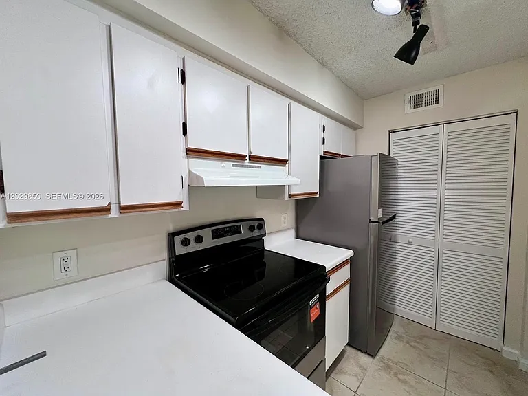 640 S Park Rd — Photo 3