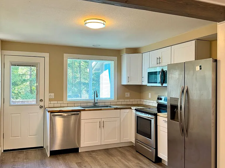 781 High School Rd NW — Photo 3
