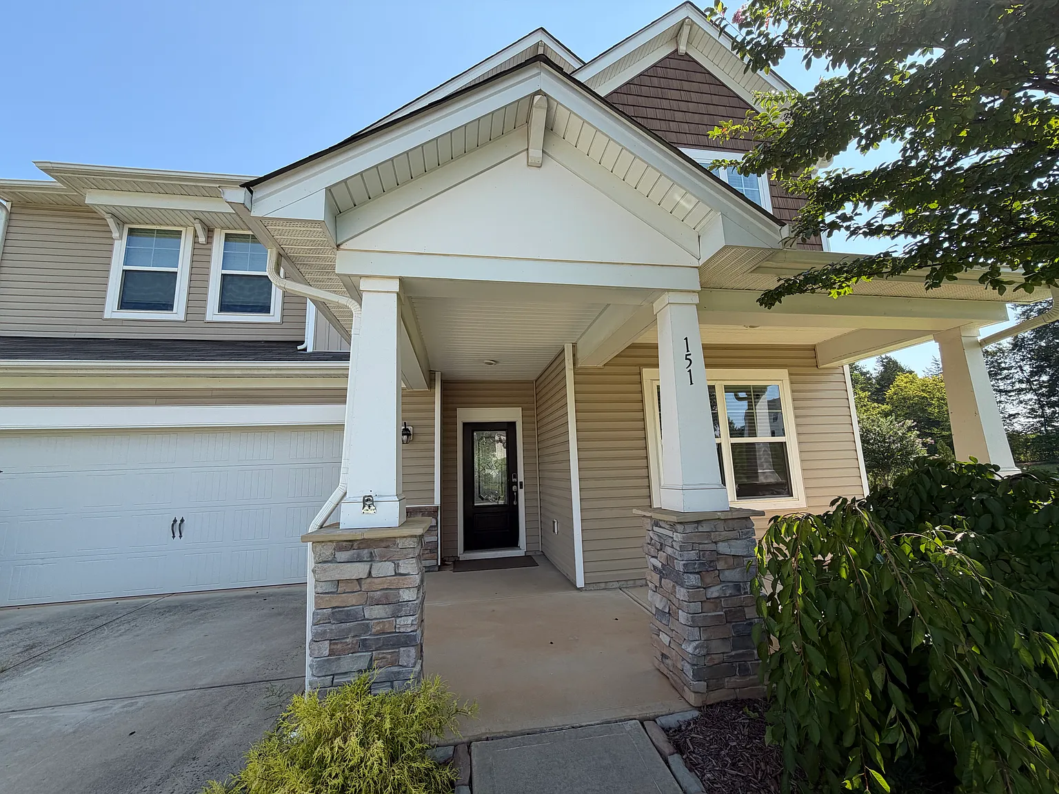 5 bed, 3.5 bath, 2934 sqft, $2,400 — Photo 2