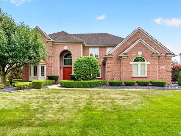 47255 Marisa Ct, Plymouth, MI 48170
