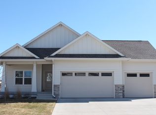 929 Wolf Creek Dr, Polk City, IA 50226