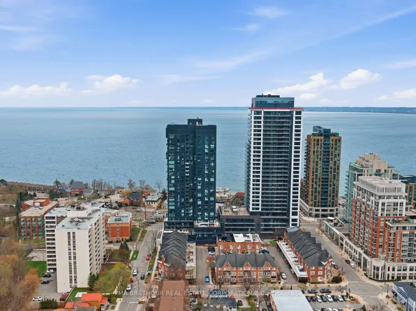 370 Martha St #2105, Burlington, ON L7R 2P7