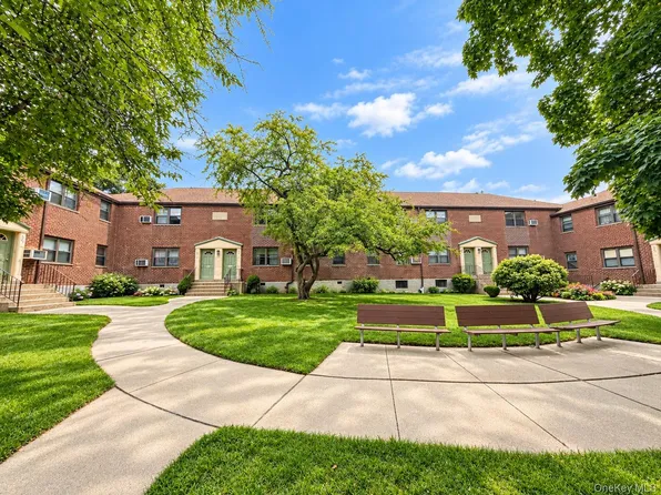 57-48 246th Crescent #C8, Little Neck, NY 11362