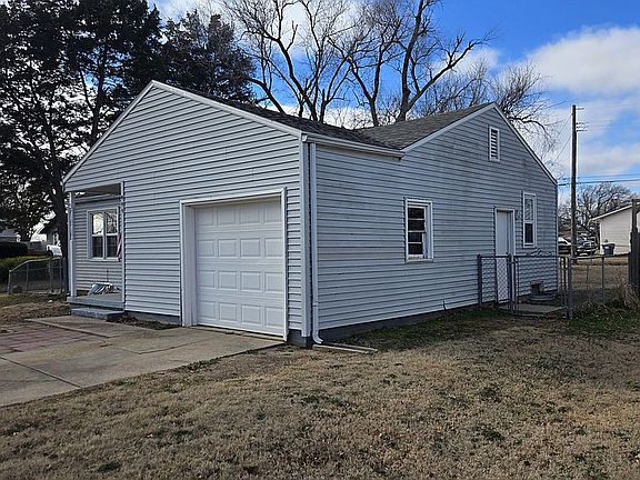 3rd image of 441 Stearns Ave