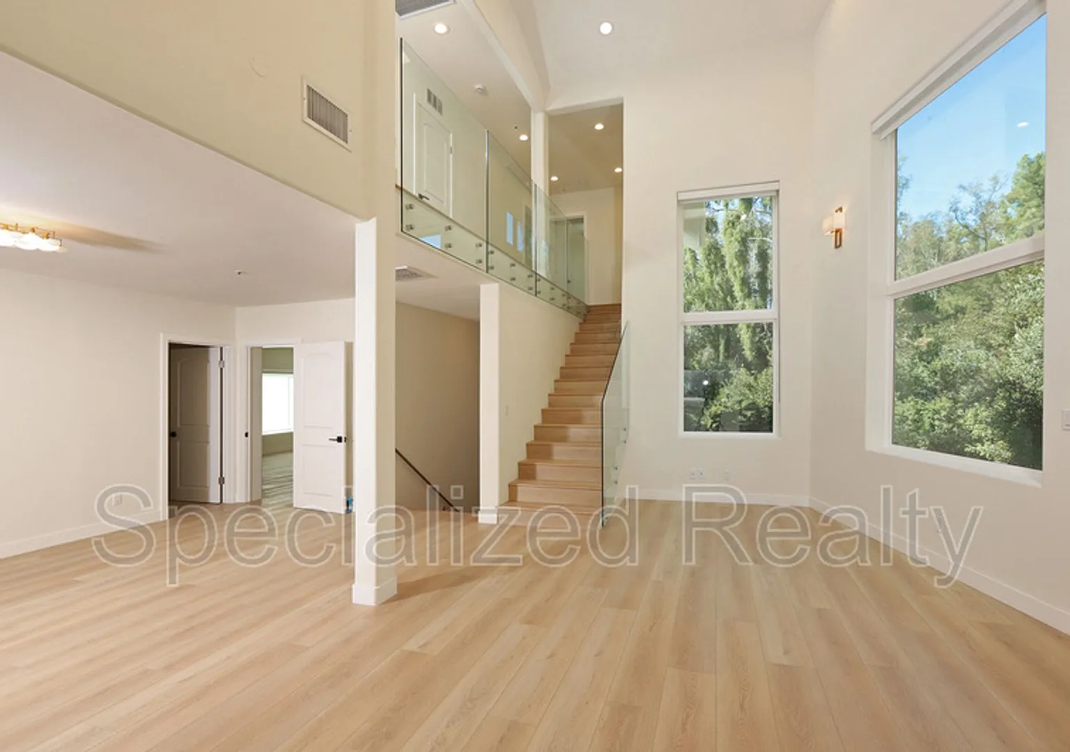 1827 Hill Drive — Photo 1