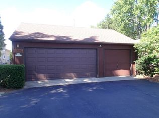 N60W35064 Lake Dr, Oconomowoc, WI