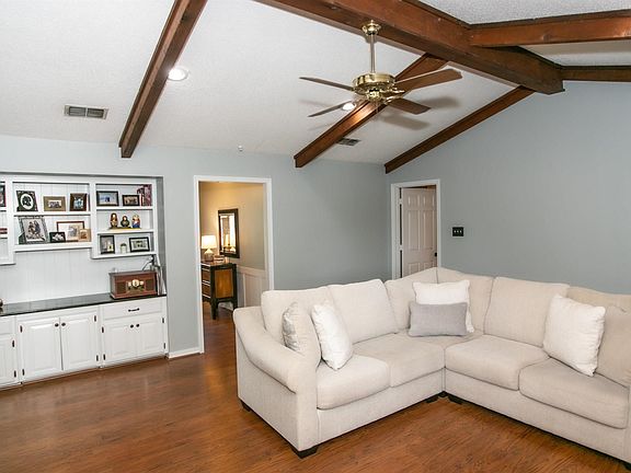 3rd image of 504 Dixie Ct