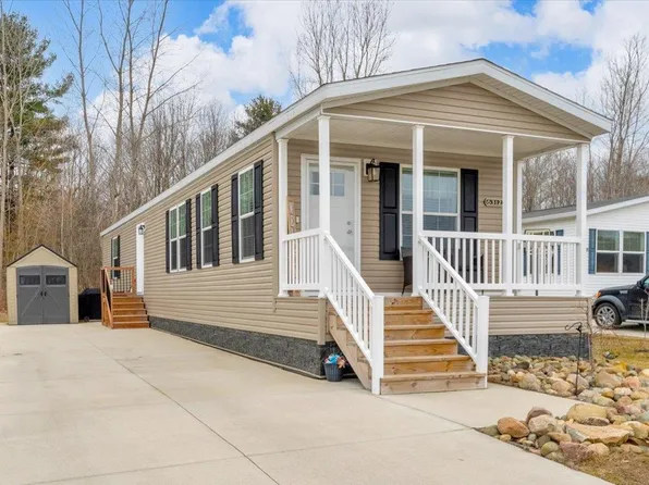 6312 Square Lake Dr, Kimball, MI 48074