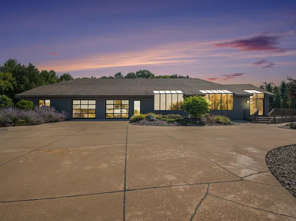 2487 W 48th St, Fremont, MI 49412