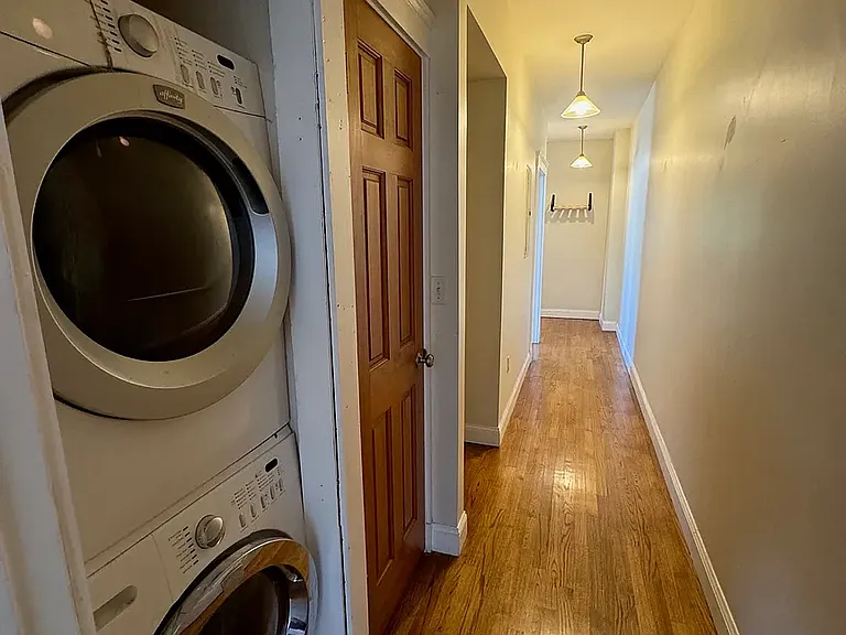 6 Giles Park #1A — Photo 5