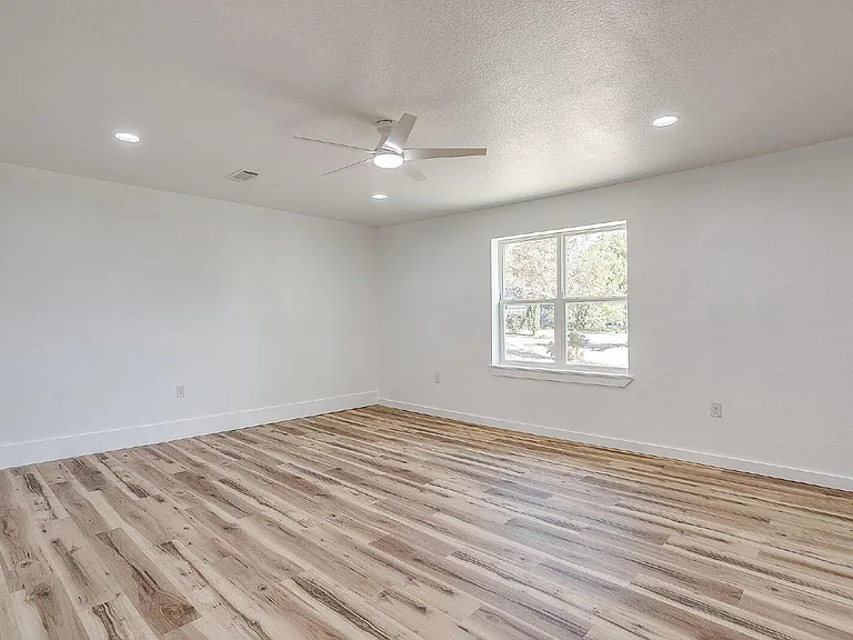 521 Mesquite Ave N — Photo 10