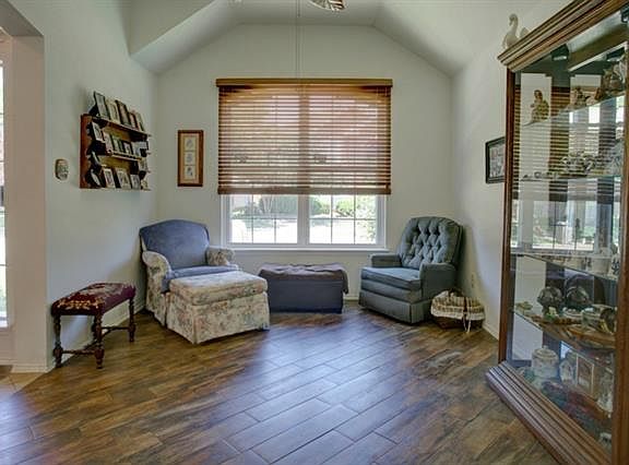 3rd image of 4205 Primrose Dr