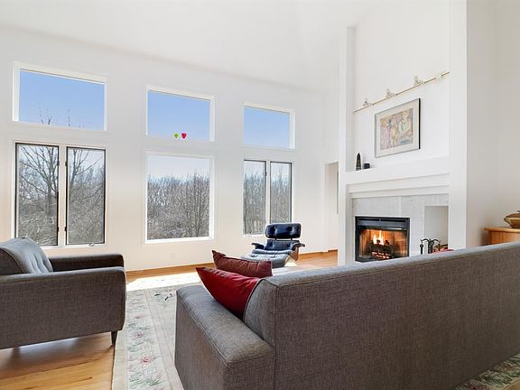 4th image of 3941 Delhi Overlook