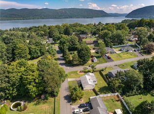 7 Lush Ln, New Windsor, NY 12553