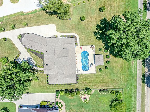 3rd image of 112 Charles Earl Ln