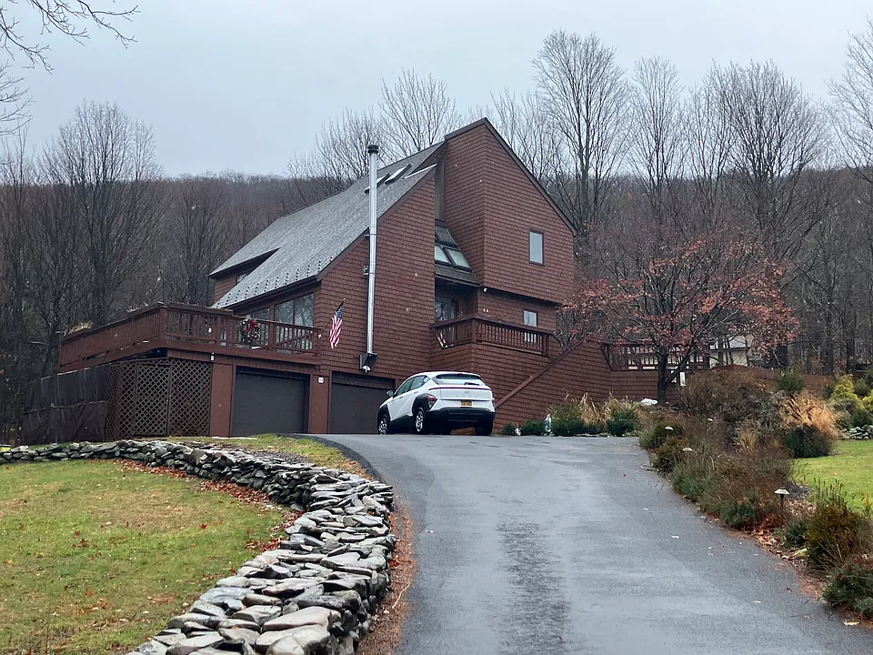 55 Mine Hill Rd
