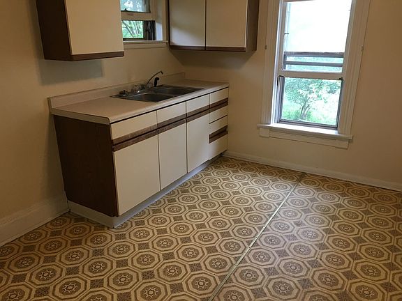 2nd image of 2504 Gowen St