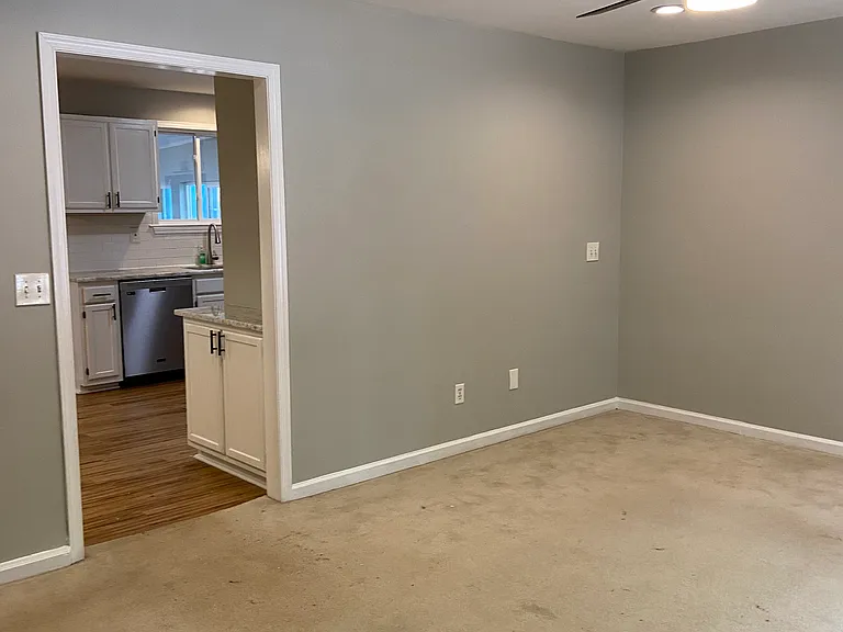 216 Trillingham Ln — Photo 9